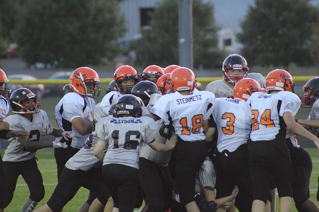 NBA常规赛：库里低调韦斯利难救主，勇士148-106大胜马刺，送马刺四连败.